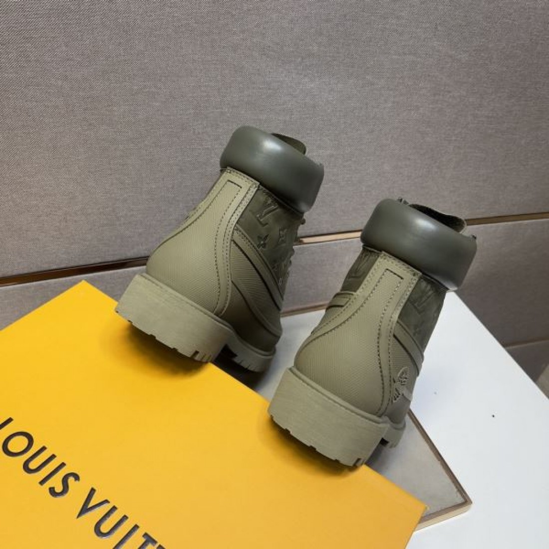 レザー エンボス 上質 LOUIS VUITTON ルイヴィトン コピー カジュアルシューズ 精巧 