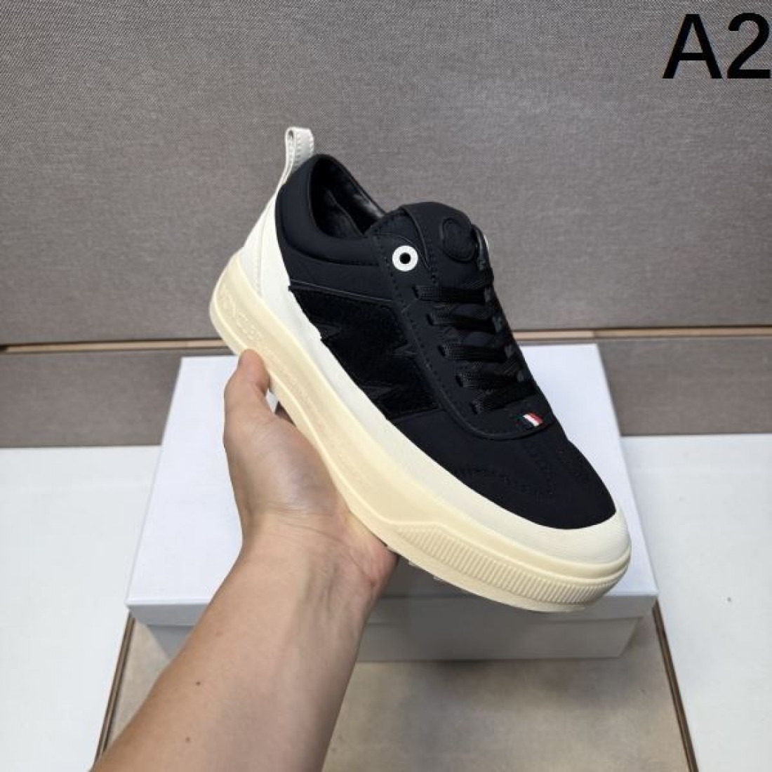  モダン ミニマル スタイリッシュ MONCLER モンクレール コピー カジュアルシューズ 洗練