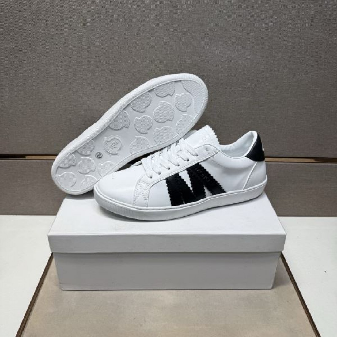 ダウン クワイエット ラグジュアリー MONCLER モンクレール コピー カジュアルシューズ 上質