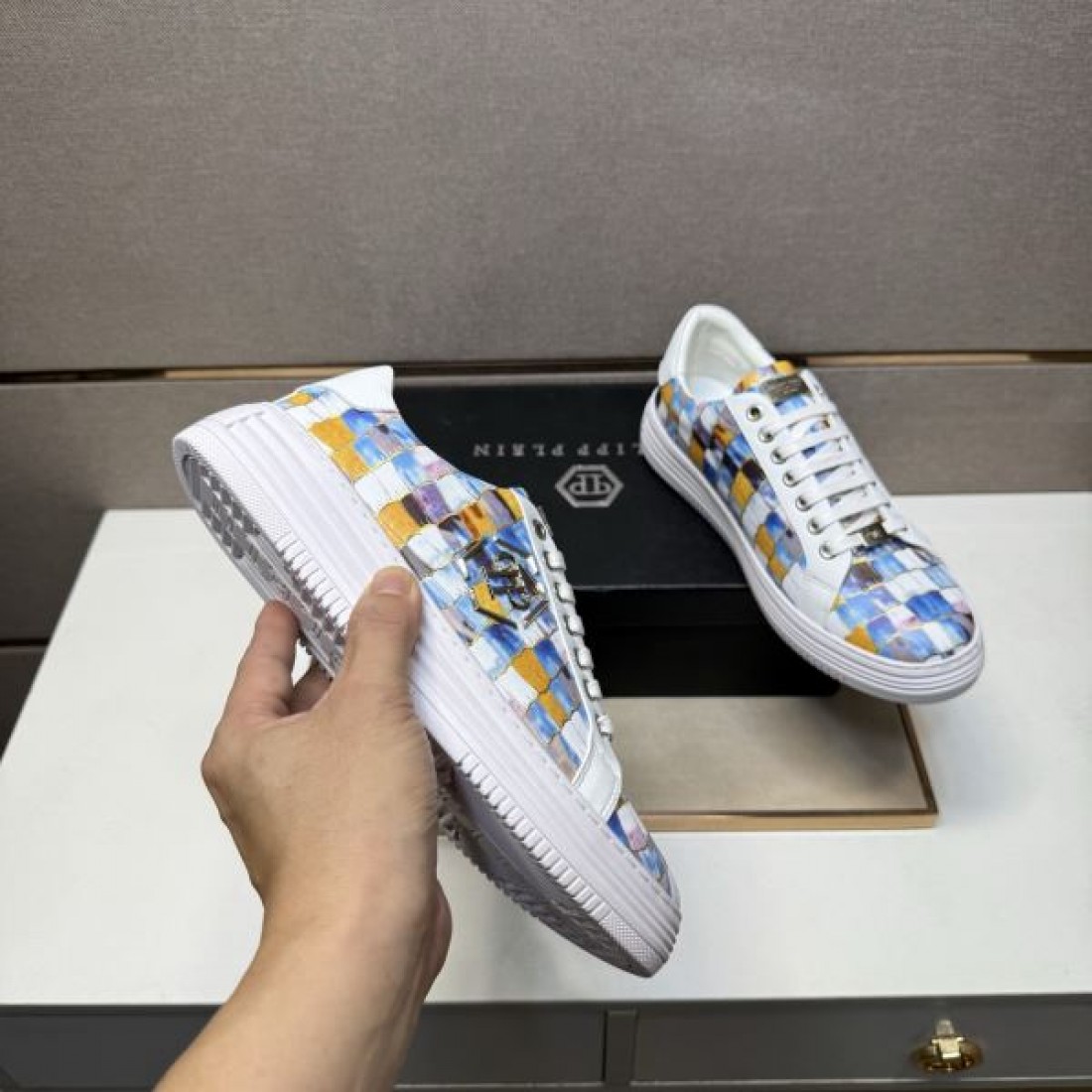 スワロフスキー ゴシック 刺激的 PHILIPP PLEIN フィリッププレイン コピー カジュアルシューズ 