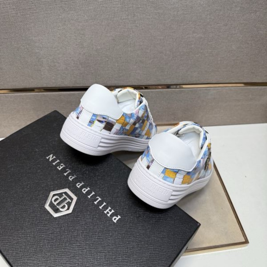 スワロフスキー ゴシック 刺激的 PHILIPP PLEIN フィリッププレイン コピー カジュアルシューズ 