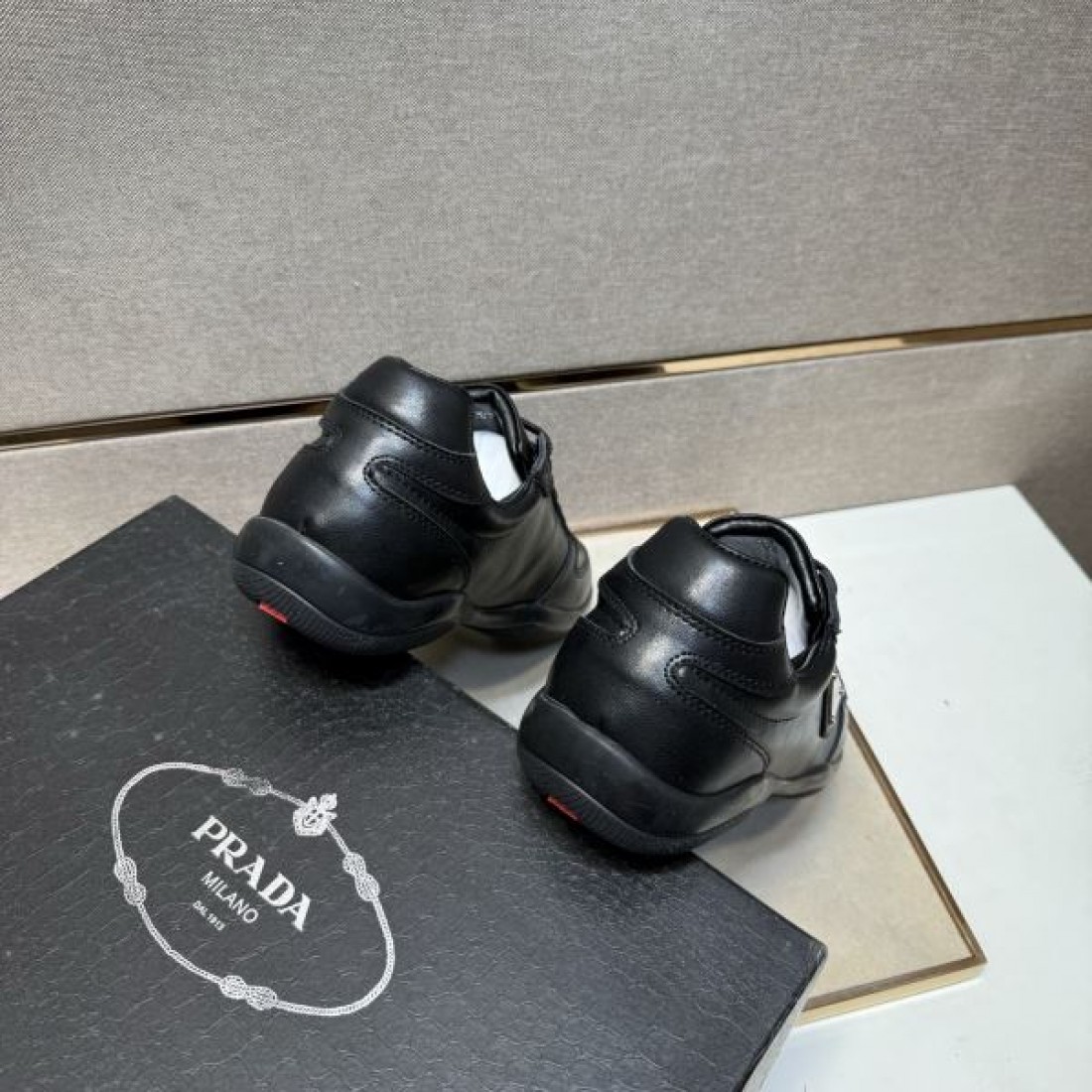 快適 洗練 PRADA プラダ コピー カジュアルシューズ モダン 上質