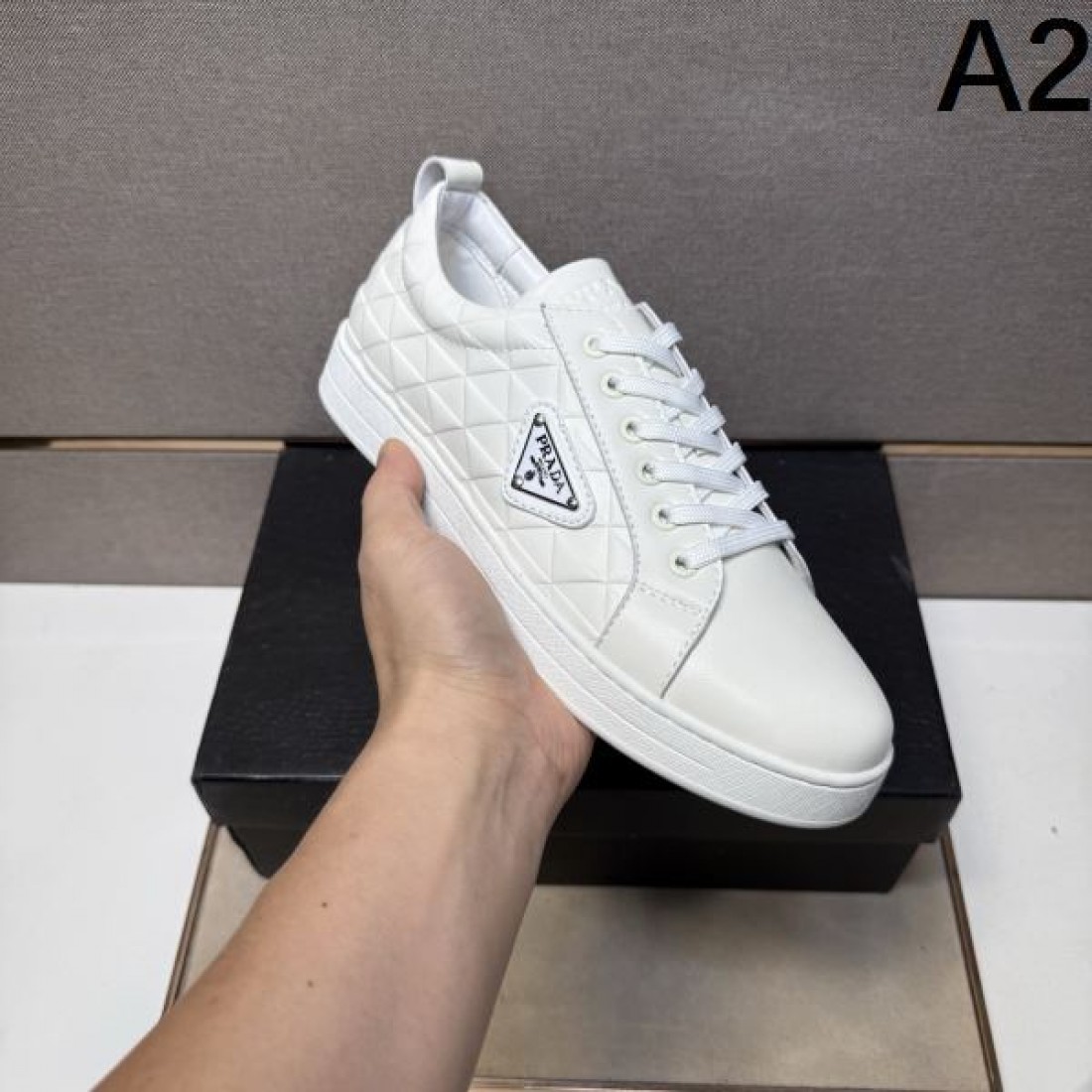 スタイリッシュ 軽快 PRADA プラダ コピー カジュアルシューズ 柔軟 心地良い