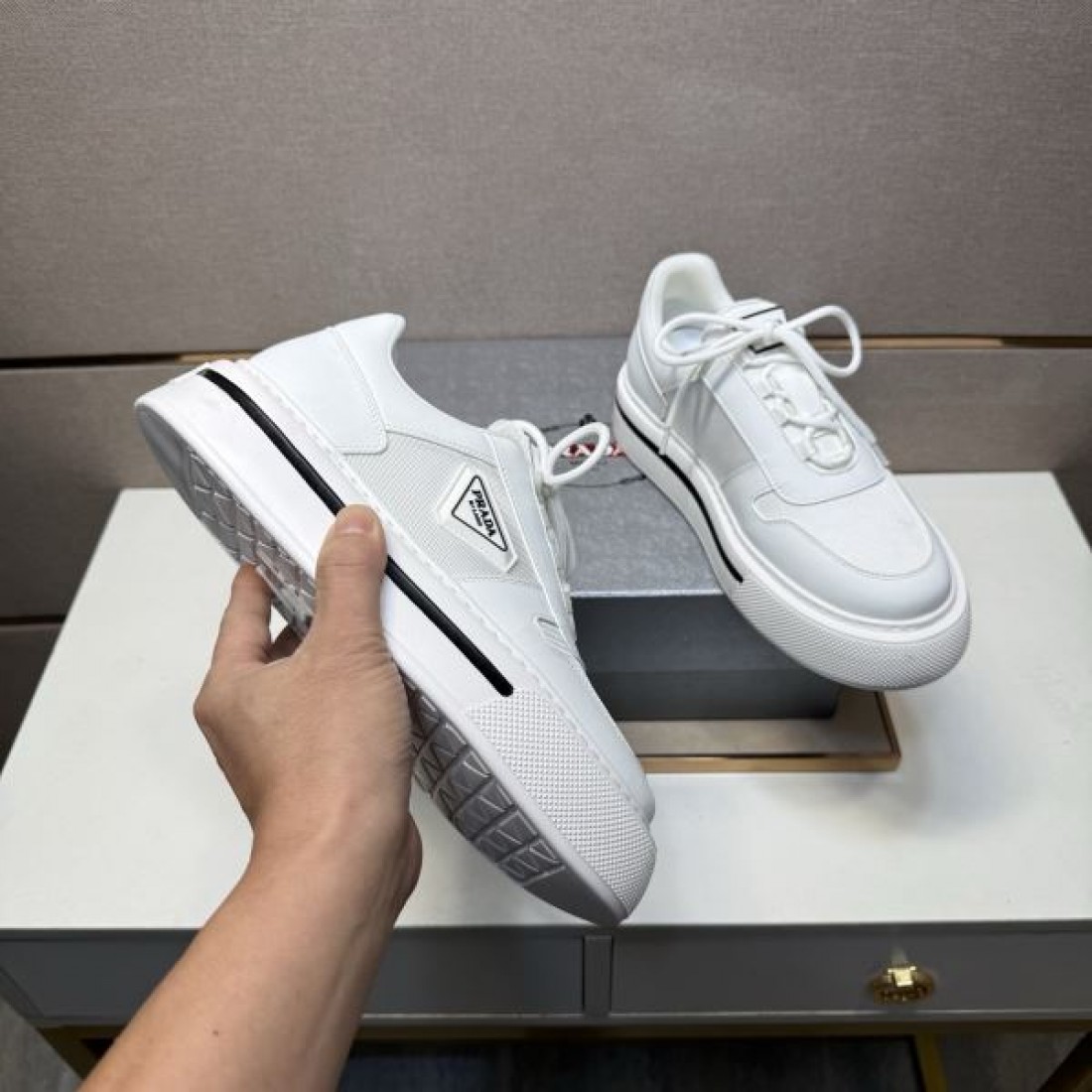  上品 モダン PRADA プラダ コピー カジュアルシューズ 快適 高品質