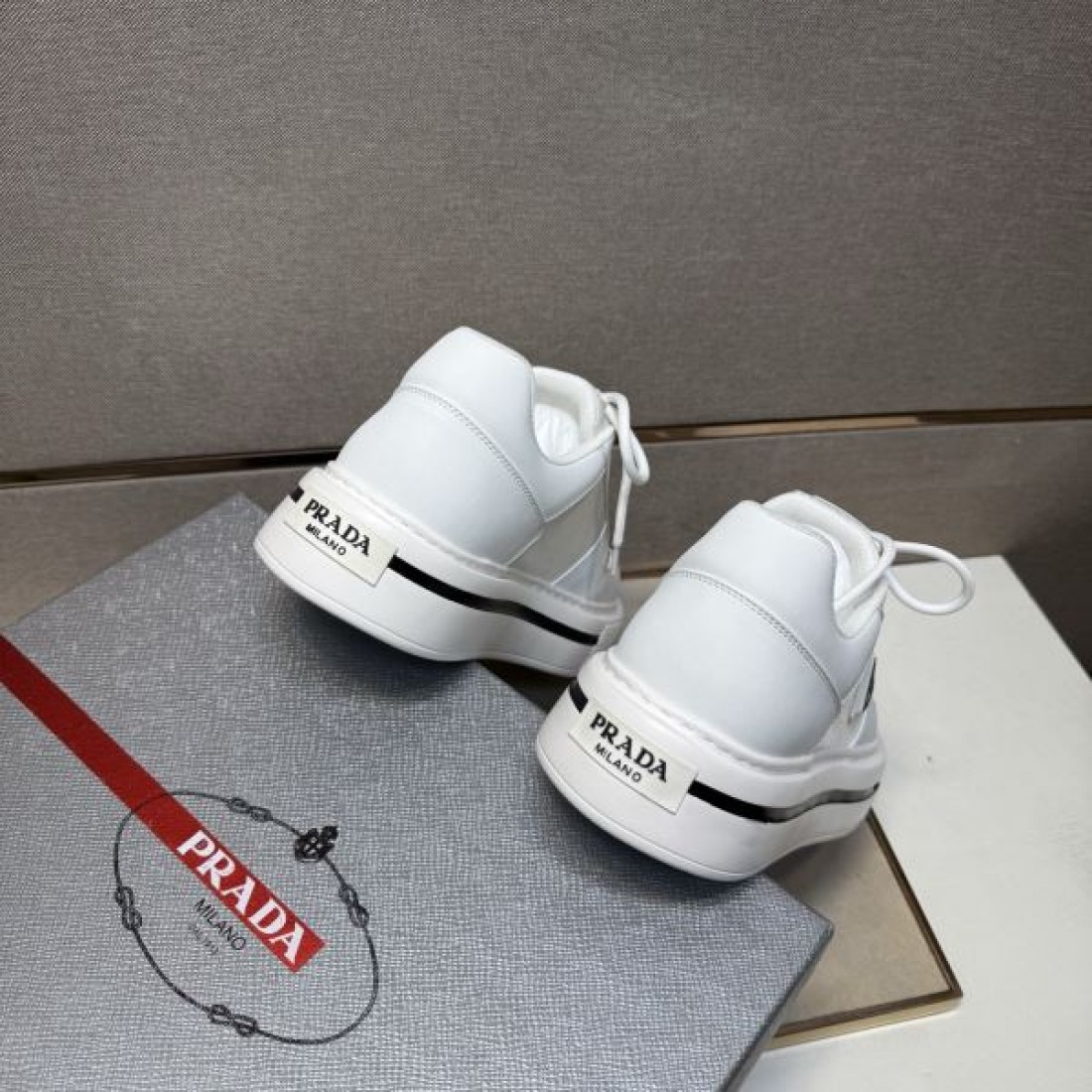  上品 モダン PRADA プラダ コピー カジュアルシューズ 快適 高品質