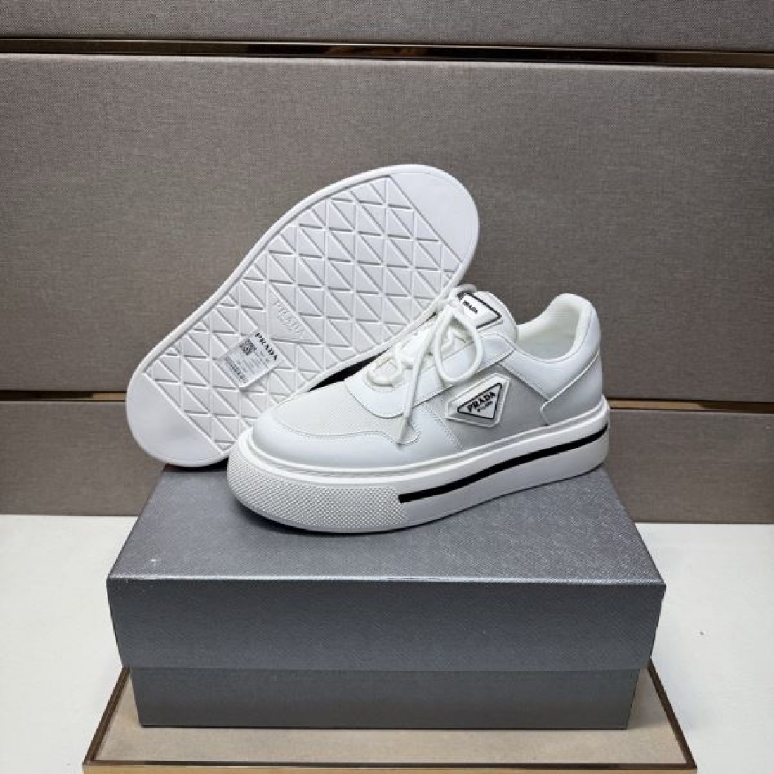  上品 モダン PRADA プラダ コピー カジュアルシューズ 快適 高品質