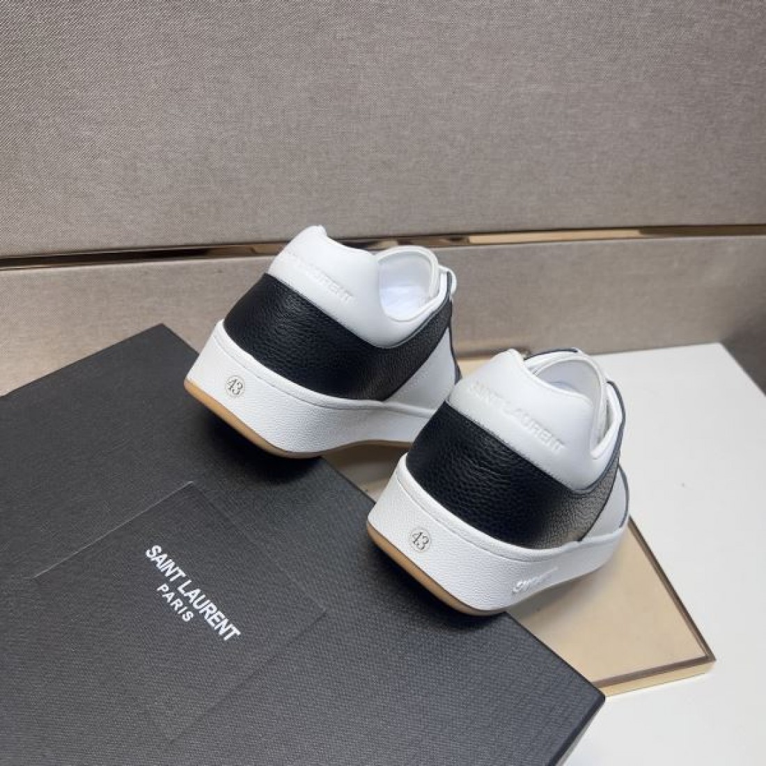 モダン 洗練 YSL イヴ・サンローラン コピー カジュアルシューズ 上質 スタイリッシュ