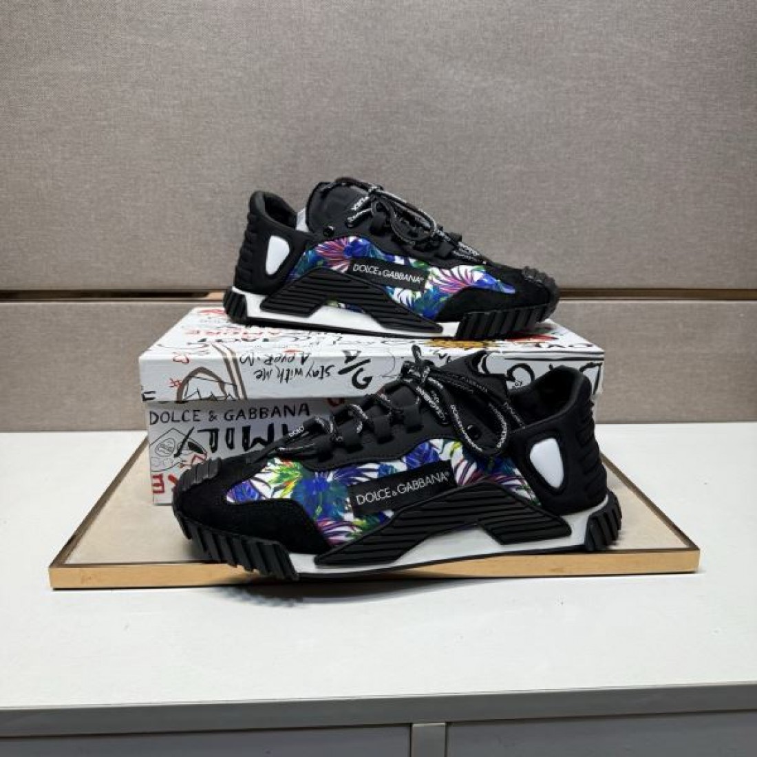 バロック シシリアン ゴールド DOLCE＆GABBANA ドルチェ＆ガッバーナ コピー スニーカー 華麗 