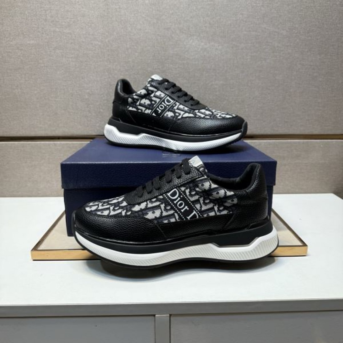 オブリーク モード グラマラス DIOR ディオール コピー スニーカー 洗練 シャープ 魅力的