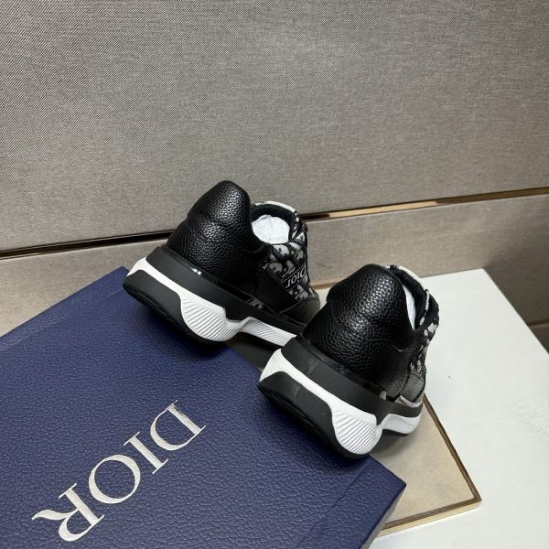 オブリーク モード グラマラス DIOR ディオール コピー スニーカー 洗練 シャープ 魅力的