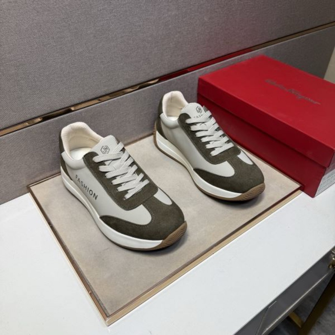 スカルプチャード レザー リッチ FERRAGAMO サルヴァトーレ フェラガモ コピー スニーカー