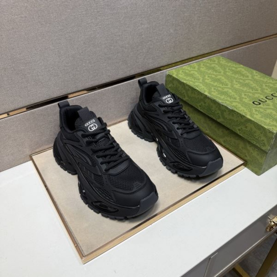 大胆 シンボリック プレイフル GUCCI グッチ コピー スニーカー 独創 カラフル アイコニック