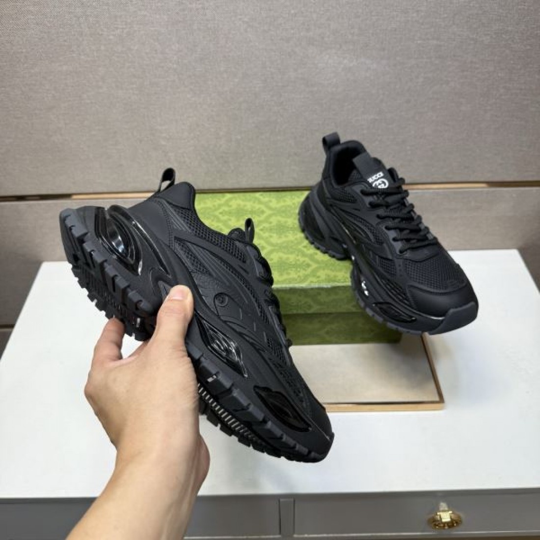 大胆 シンボリック プレイフル GUCCI グッチ コピー スニーカー 独創 カラフル アイコニック