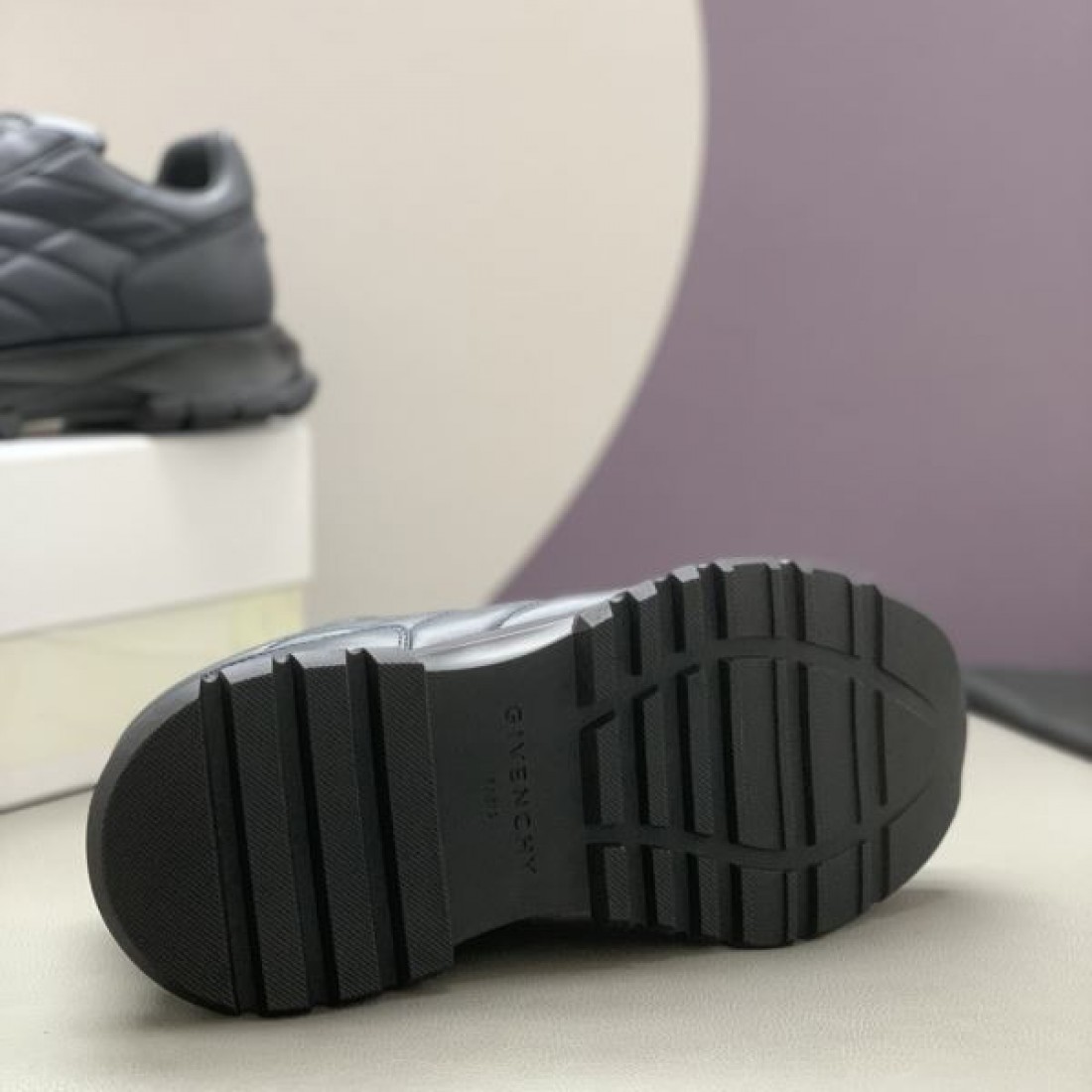 4Gロゴ 大胆 グラマラス GIVENCHY ジバンシィ コピー スニーカー 圧巻 魅力的 特別