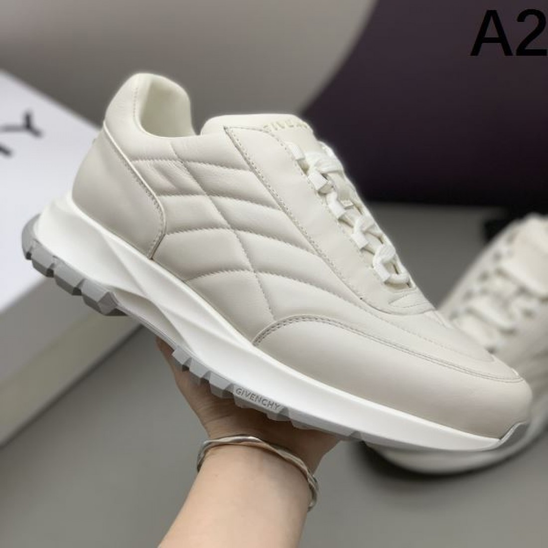 ストリート レザー モード GIVENCHY ジバンシィ コピー スニーカー 都会 洗練 個性的