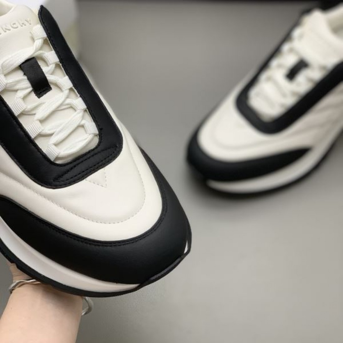 ストリート レザー モード GIVENCHY ジバンシィ コピー スニーカー 都会 洗練 個性的