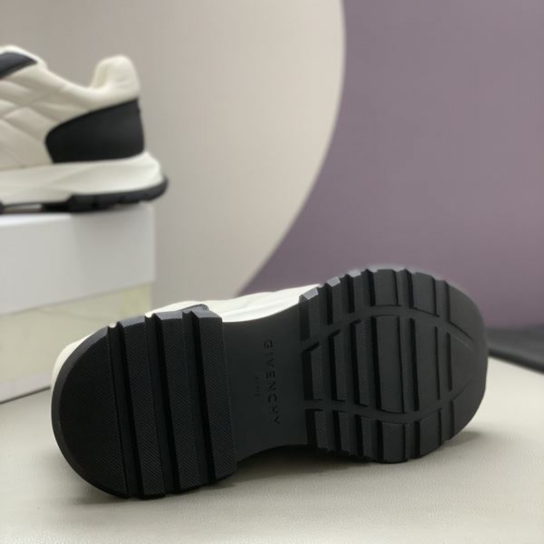 ストリート レザー モード GIVENCHY ジバンシィ コピー スニーカー 都会 洗練 個性的