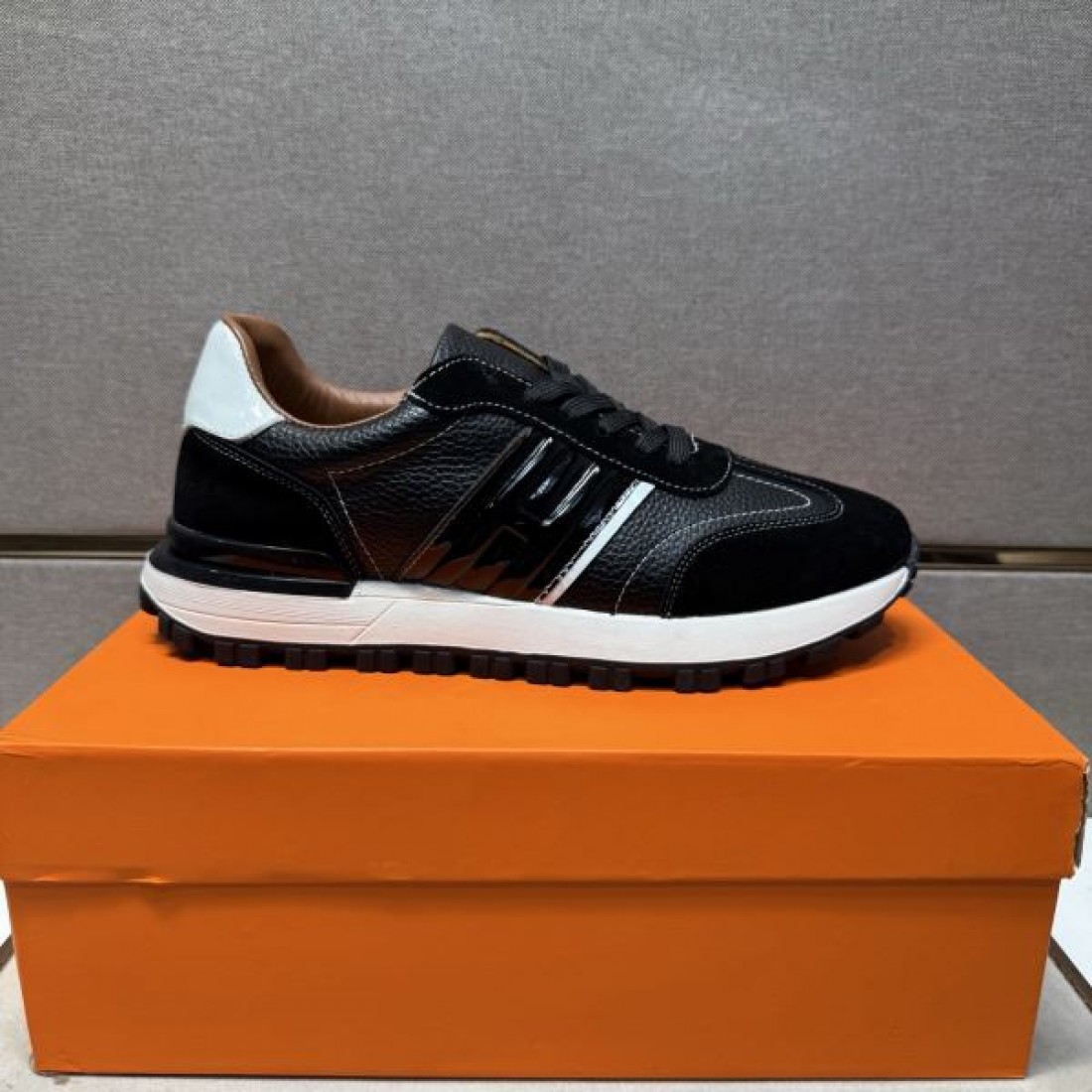 職人技 由緒 極上 HERMES エルメス コピー スニーカー 精巧 軽やか 至高