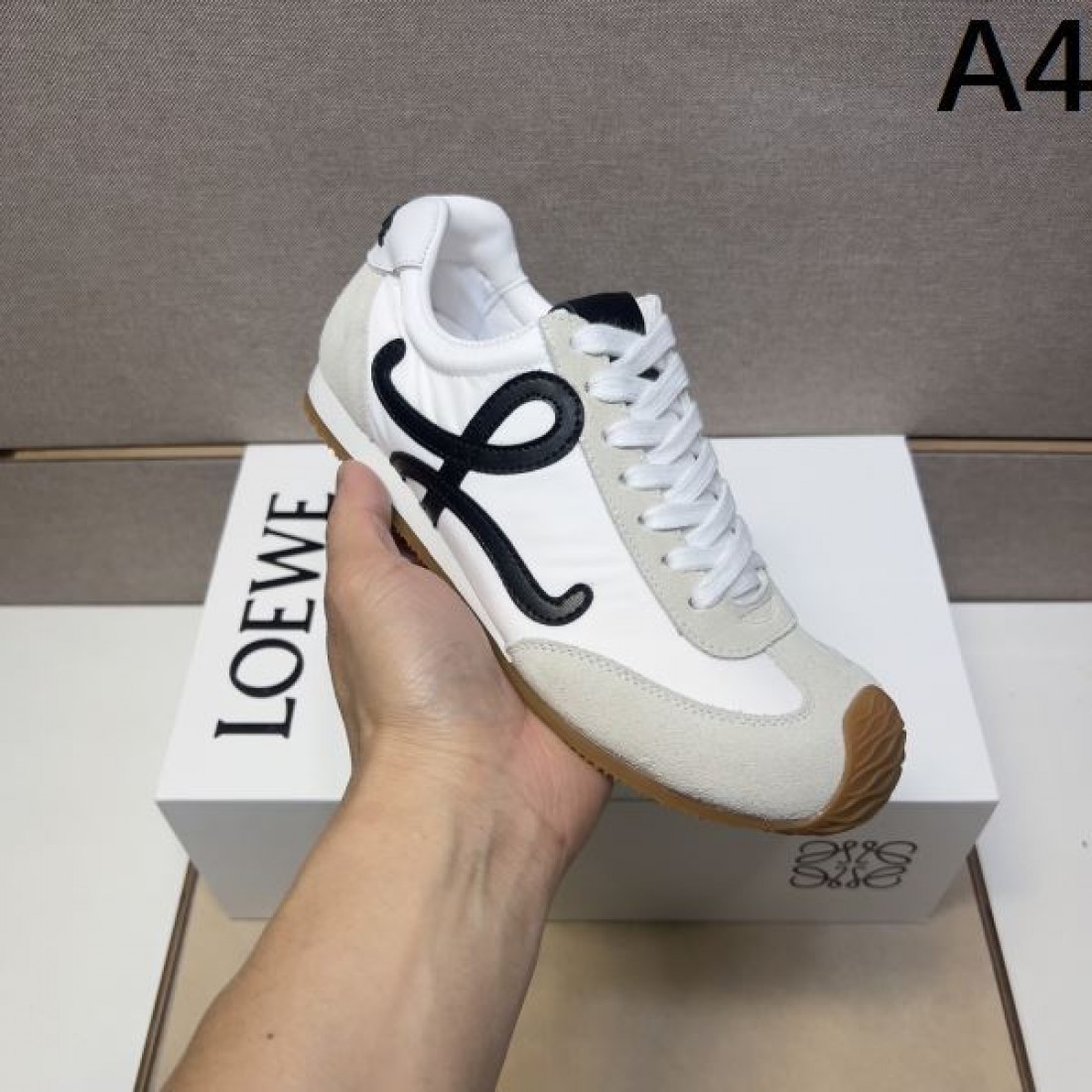 アナグラム レザー 洗練 LOEWE ロエベ コピー スニーカー 上質 気品 モダン