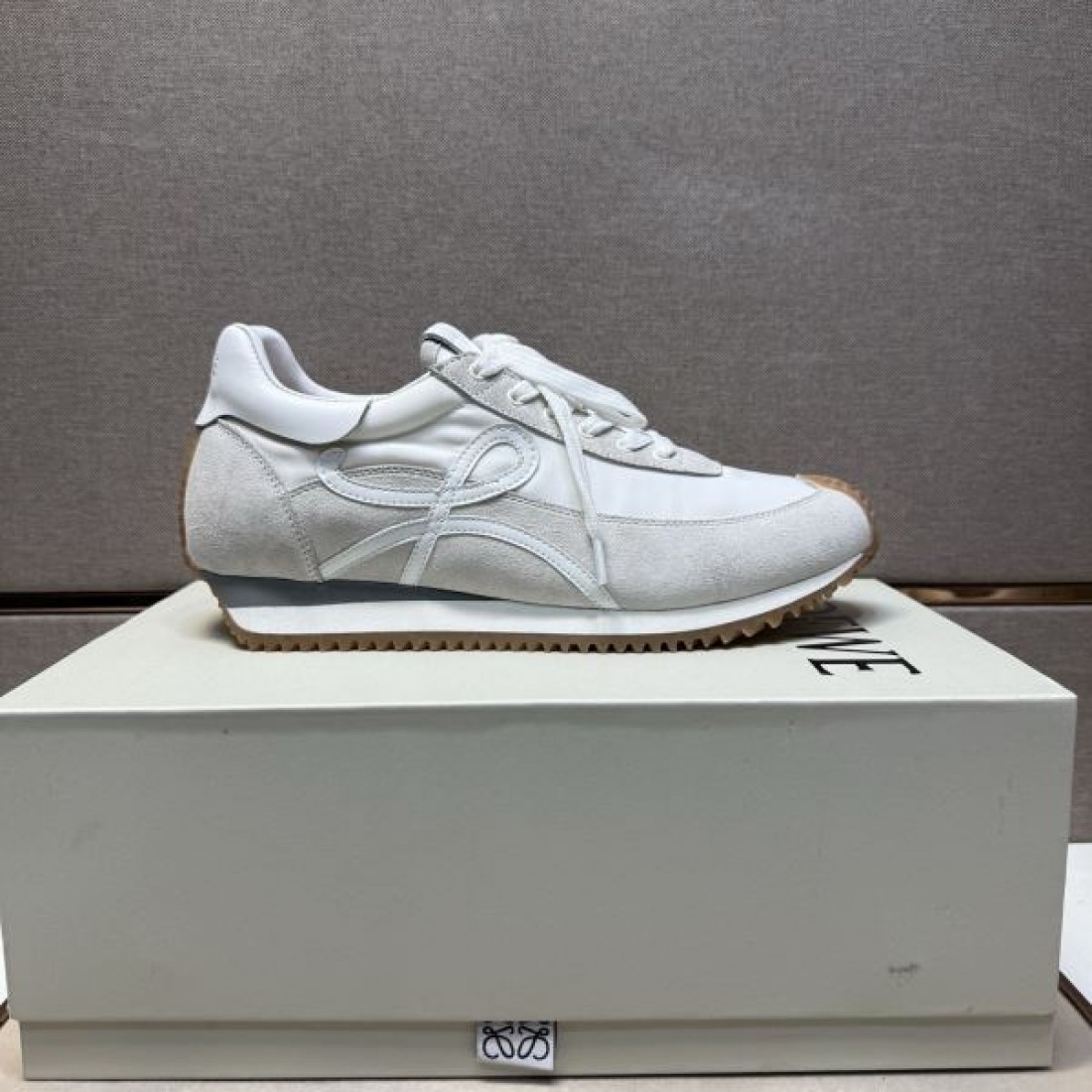 アーティスティック 彫塑的 独創的 LOEWE ロエベ コピー スニーカー しなやか 味わい 