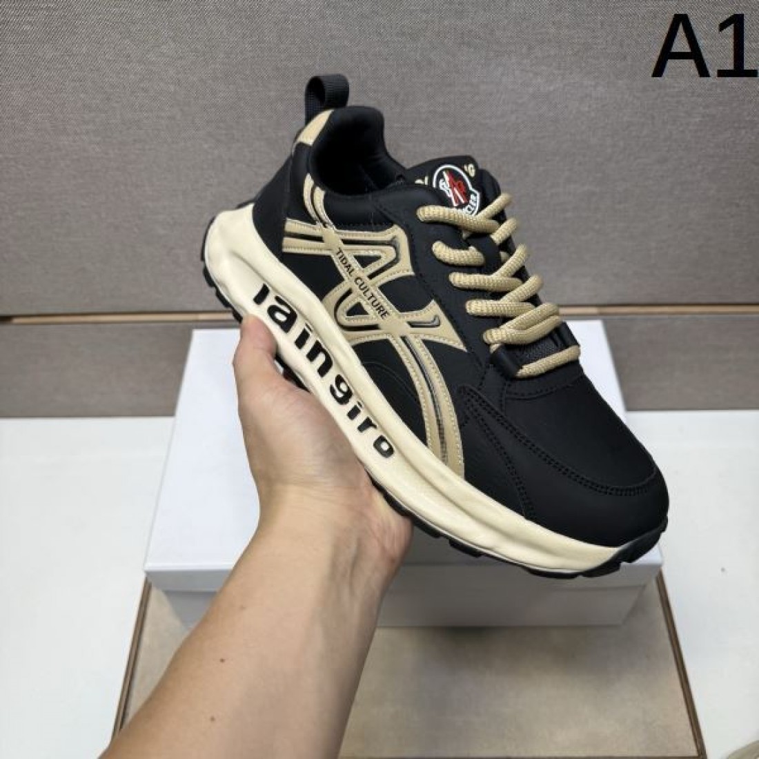 ラグジュアリー ミリタリー シグネチャー MONCLER モンクレール コピー スニーカー 大胆