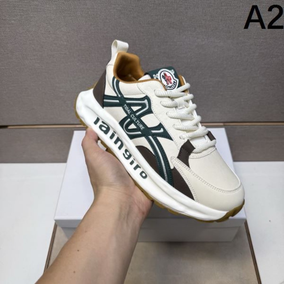 ラグジュアリー ミリタリー シグネチャー MONCLER モンクレール コピー スニーカー 大胆