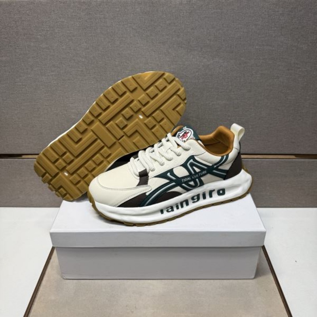 ラグジュアリー ミリタリー シグネチャー MONCLER モンクレール コピー スニーカー 大胆