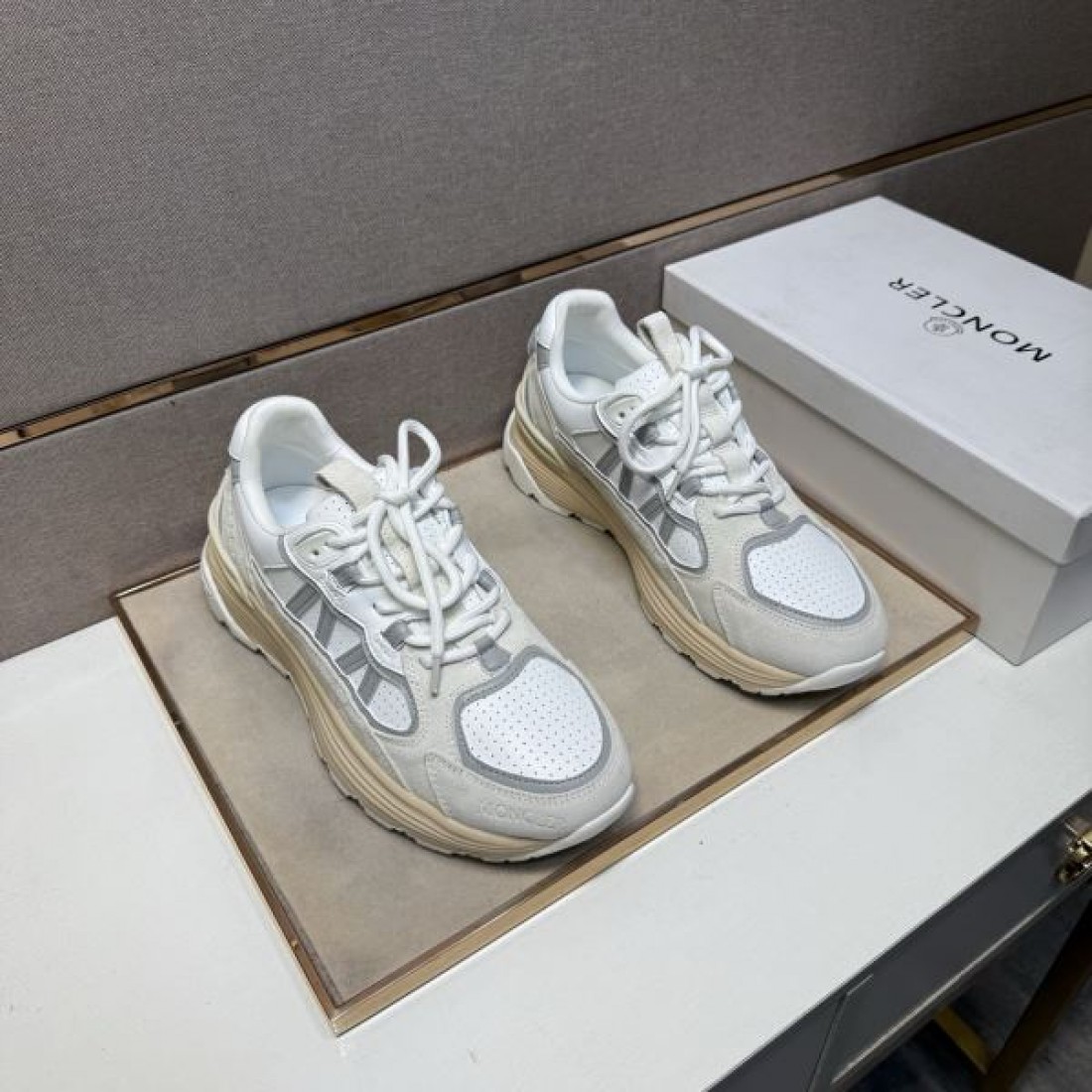 プレミアム ダウン スポーティ MONCLER モンクレール コピー スニーカー 高性能 気軽 