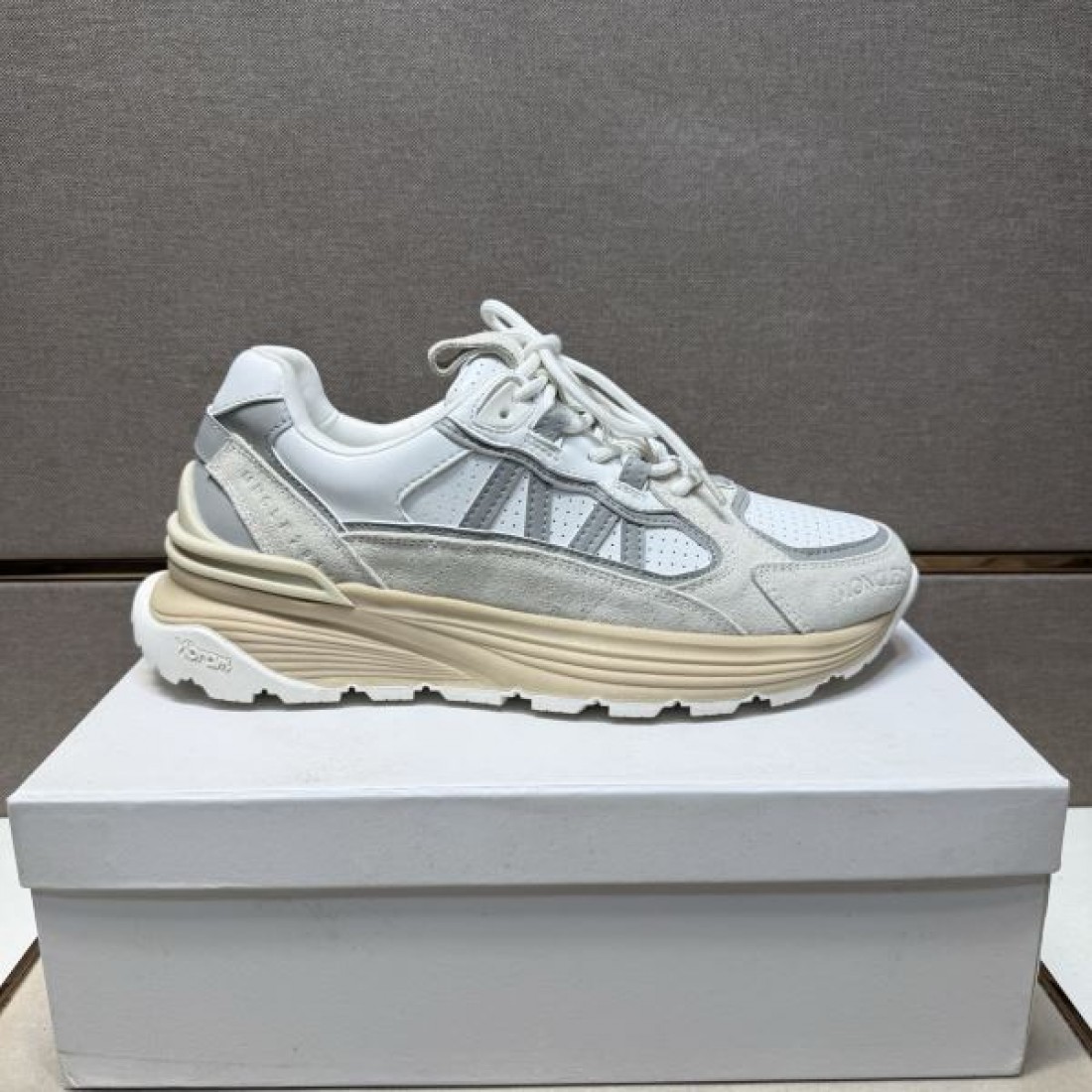 プレミアム ダウン スポーティ MONCLER モンクレール コピー スニーカー 高性能 気軽 