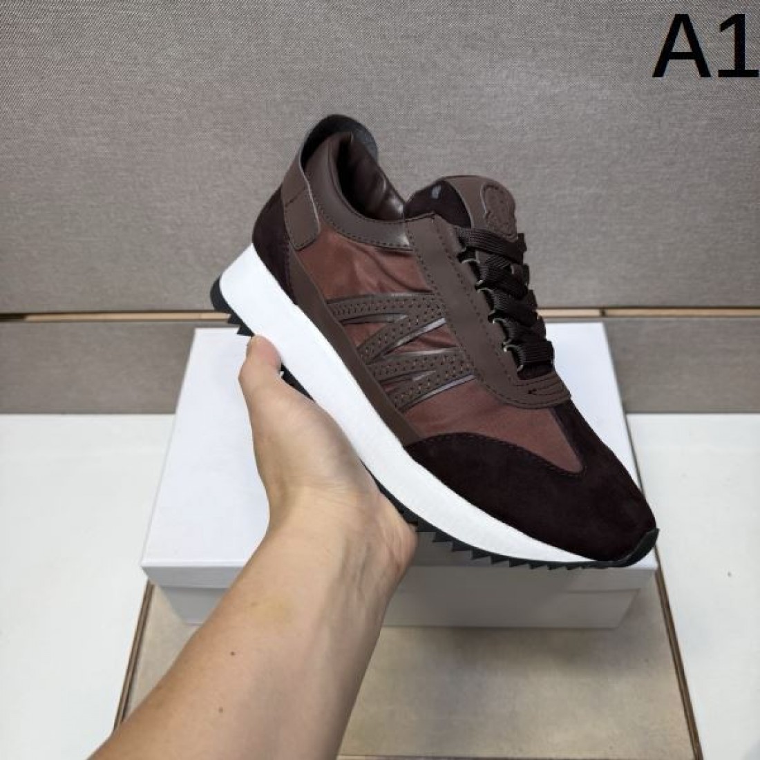 テクニカル モダン スタイリッシュ MONCLER モンクレール コピー スニーカー 都会的 洗練