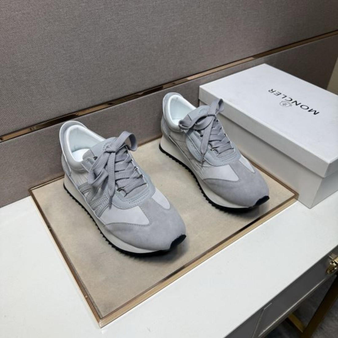 テクニカル モダン スタイリッシュ MONCLER モンクレール コピー スニーカー 都会的 洗練 