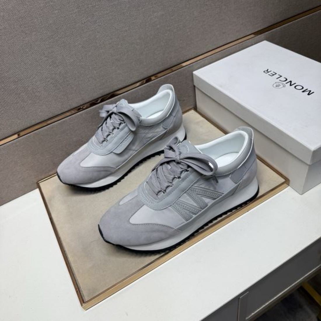 テクニカル モダン スタイリッシュ MONCLER モンクレール コピー スニーカー 都会的 洗練 