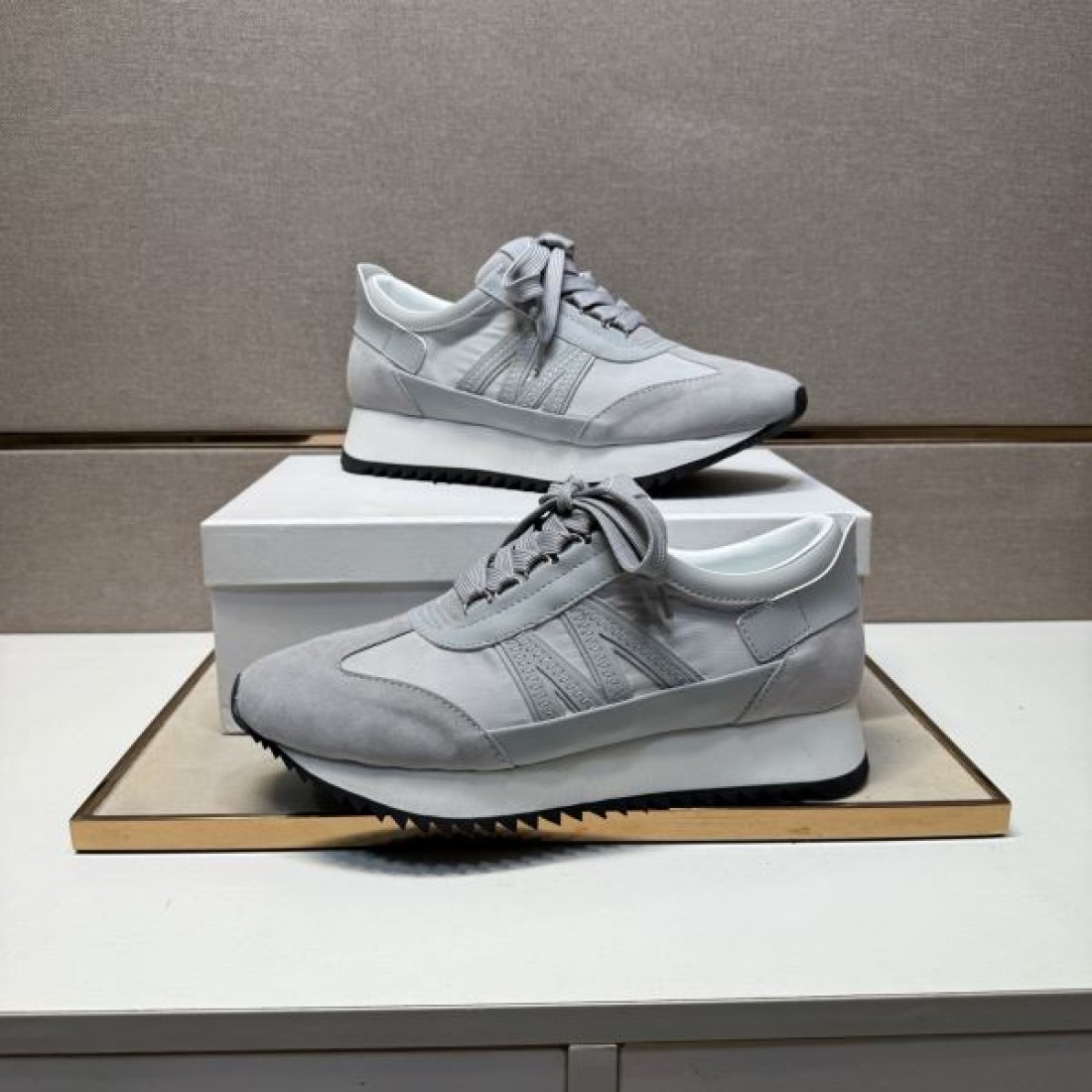 テクニカル モダン スタイリッシュ MONCLER モンクレール コピー スニーカー 都会的 洗練 