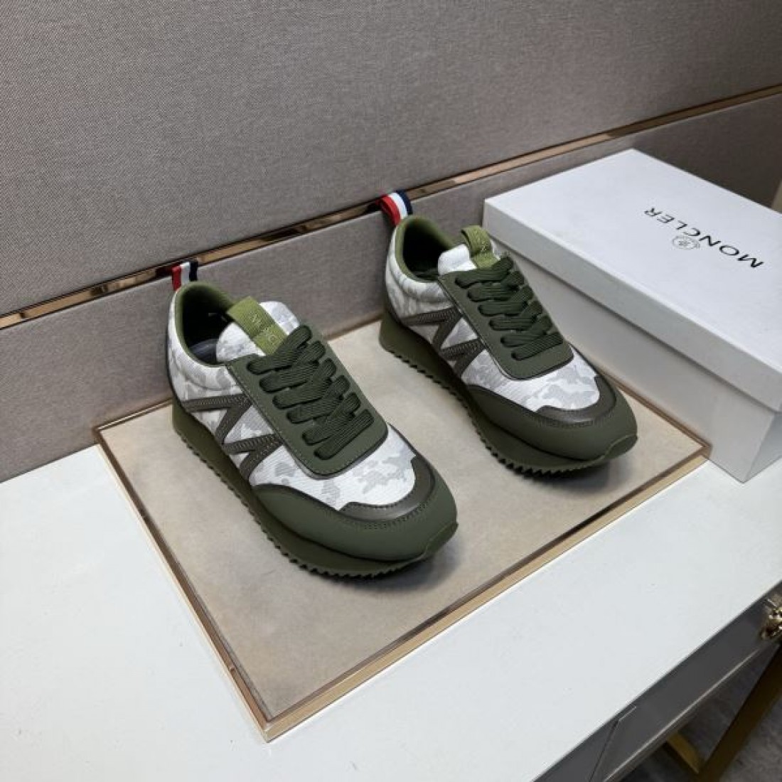 アルペン 機能美 防寒 MONCLER モンクレール コピー スニーカー 軽量 快適 上質