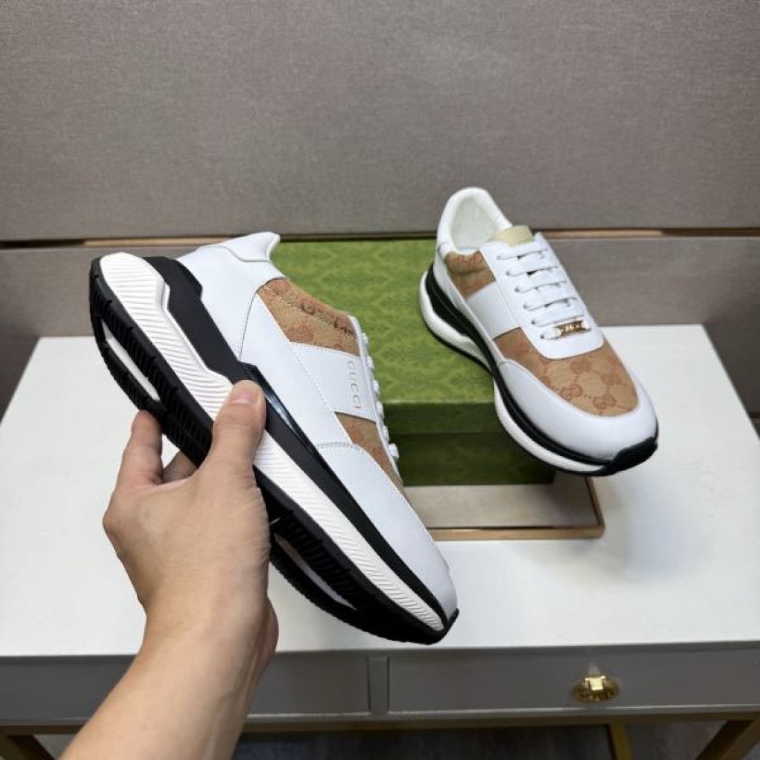 上品 モダン GUCCI グッチ コピー スニーカー 洗練 快適