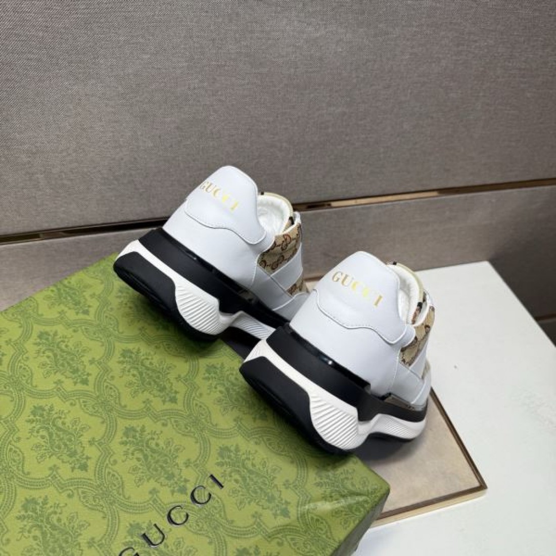 上品 モダン GUCCI グッチ コピー スニーカー 洗練 快適