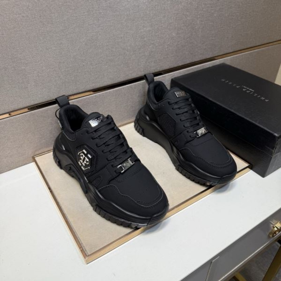  大胆 高品質 PHILIPP PLEIN フィリッププレイン コピー スニーカー 存在感 格好良い