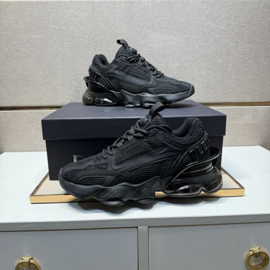 クール モダン PHILIPP PLEIN フィリッププレイン コピー スニーカー スタイリッシュ 上質