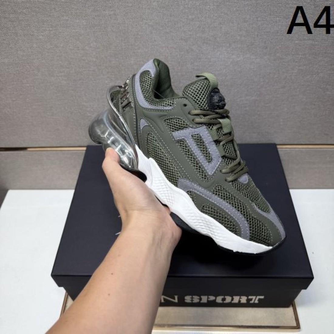 スポーティ 洗練 PHILIPP PLEIN フィリッププレイン コピー スニーカー 迫力 高級感