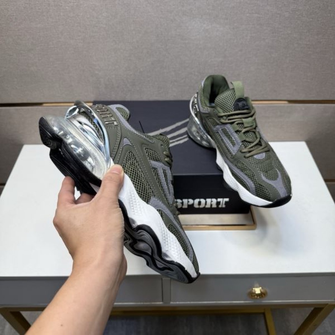 スポーティ 洗練 PHILIPP PLEIN フィリッププレイン コピー スニーカー 迫力 高級感