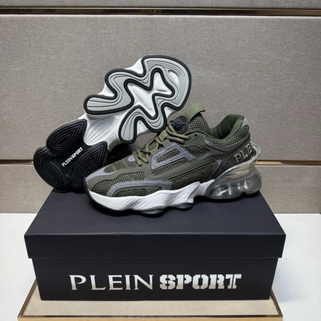 スポーティ 洗練 PHILIPP PLEIN フィリッププレイン コピー スニーカー 迫力 高級感