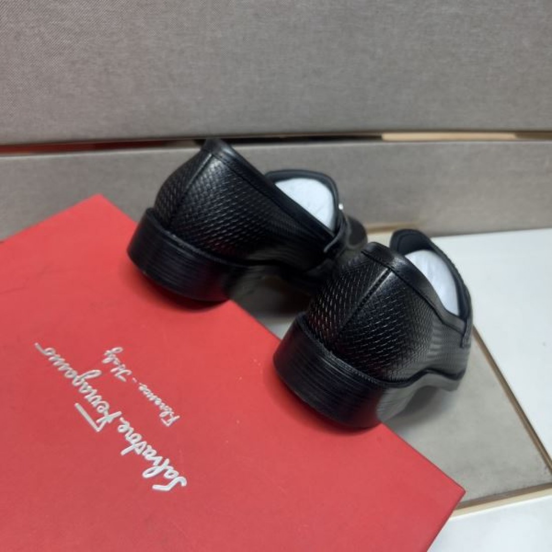 ヴァラ ライン エレガント FERRAGAMO サルヴァトーレ フェラガモ コピー ビジネスシューズ 洗練