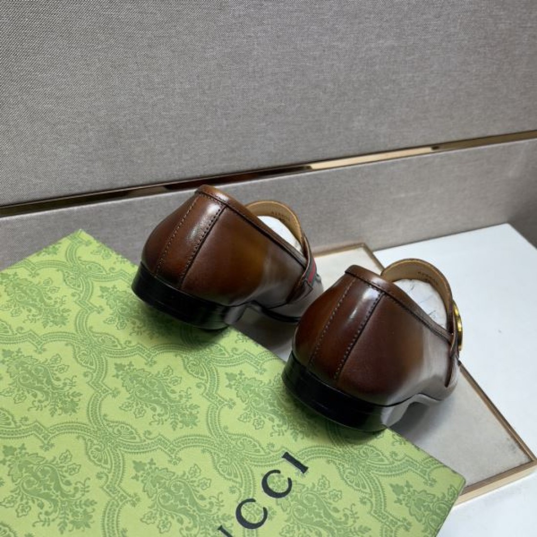 スネーク柄 セクシー シャープ GUCCI コピー グッチ ビジネスシューズ 妖艶 魅力的 大胆