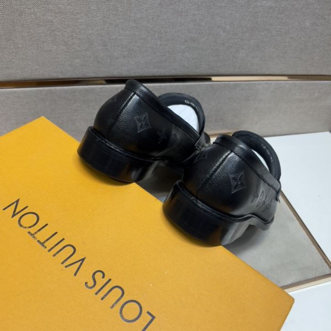 クラシック 高級感 端正 LOUIS VUITTON ルイヴィトン コピー ビジネスシューズ 上質 洗練