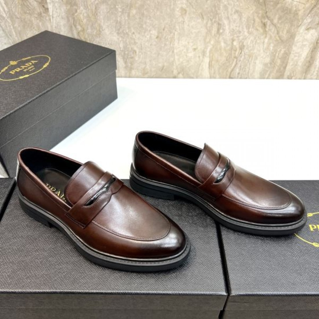 高級 洗練 優雅 PRADA プラダ コピー ビジネスシューズ 上質 エレガント 快適