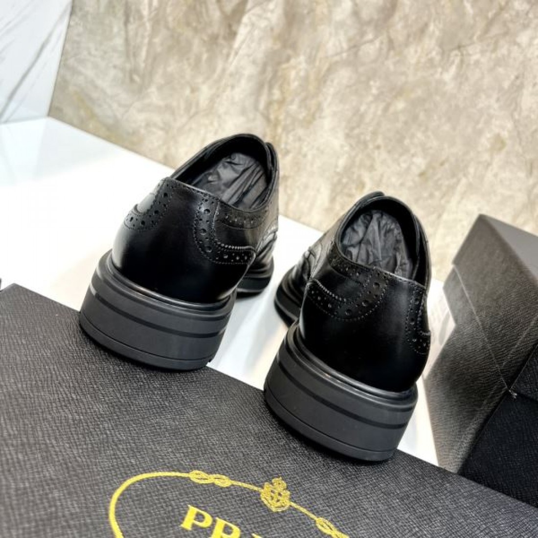 上品 クラシック 高耐久 PRADA プラダ コピー ビジネスシューズ 精巧 美しい 高品質