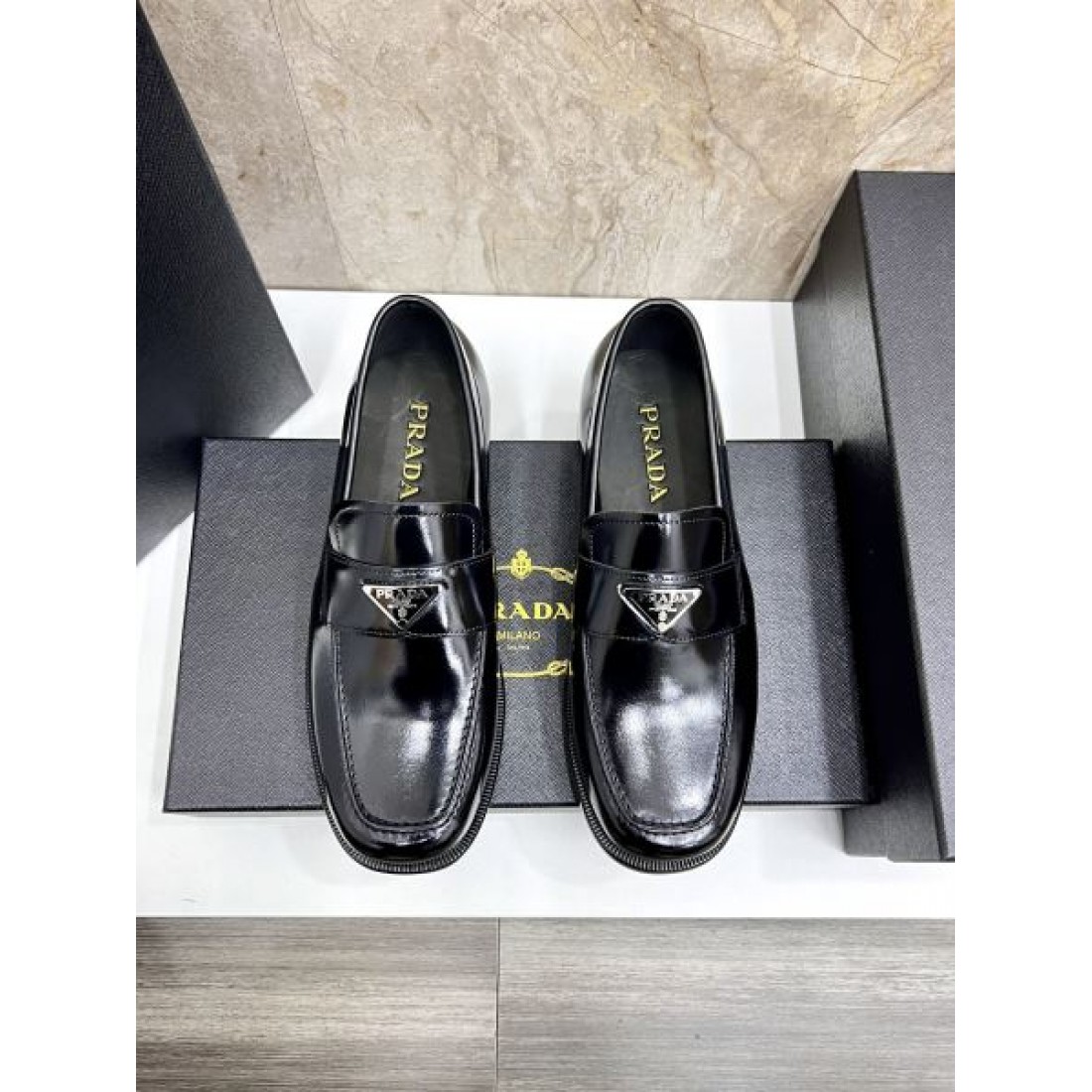 ラグジュアリー 洗練 上質 PRADA プラダ コピー ビジネスシューズ 耐久性 高級感 卓越