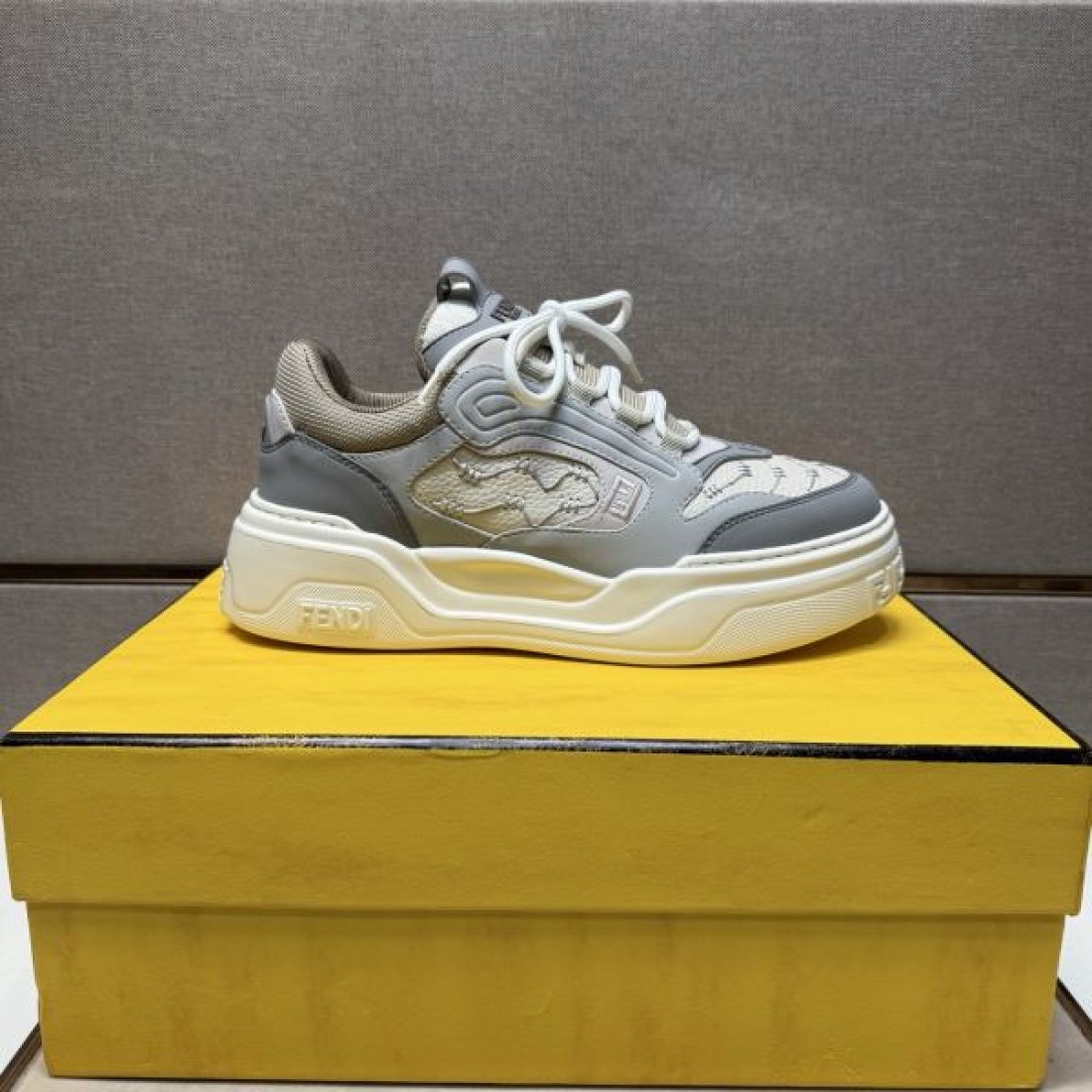 快適 軽量 モダン フェンディ FENDI コピー カジュアルシューズ カッコいい 高品質 柔軟