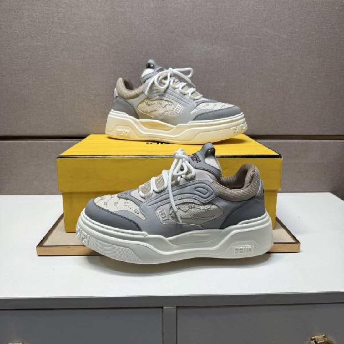 快適 軽量 モダン フェンディ FENDI コピー カジュアルシューズ カッコいい 高品質 柔軟