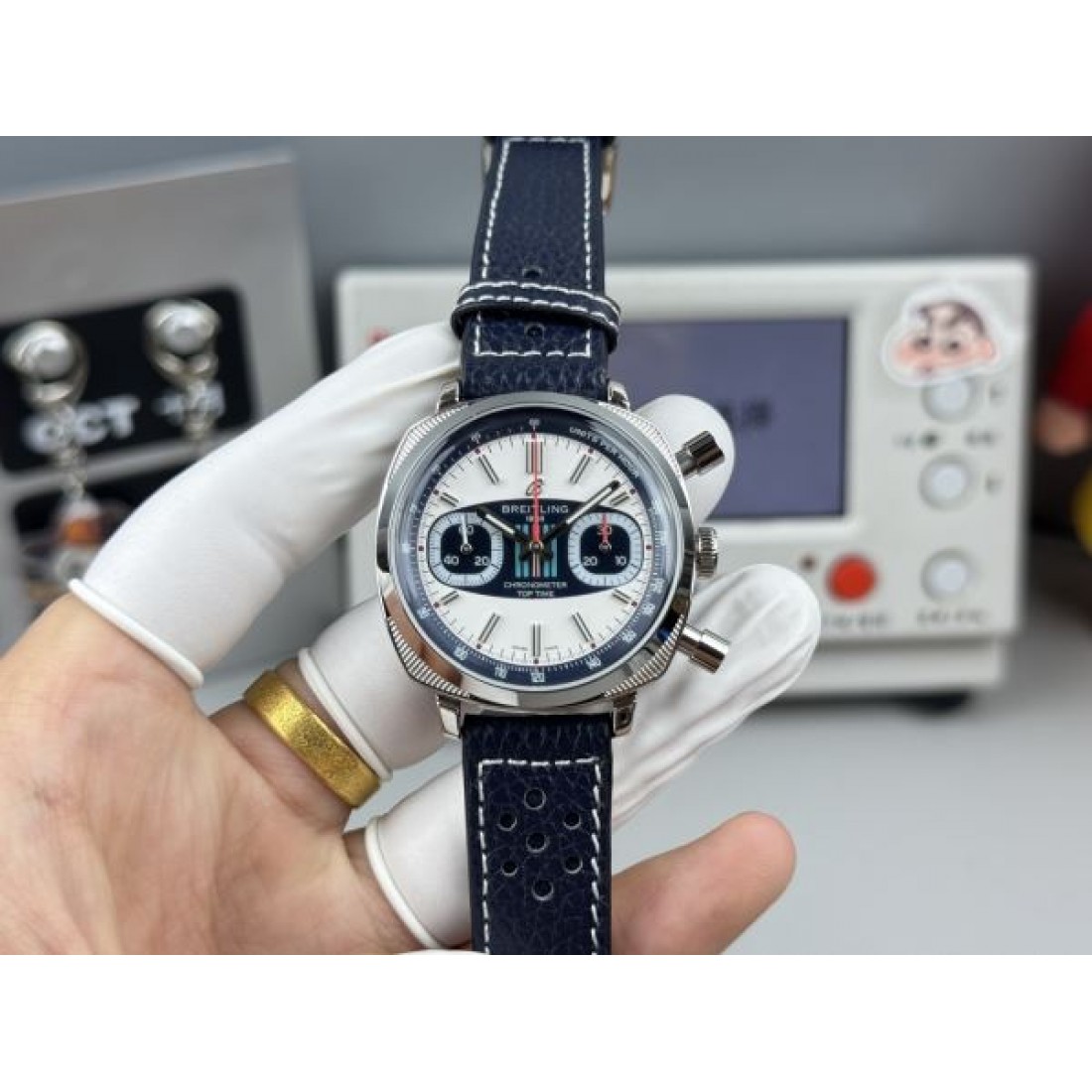 クロノグラフ風 レザーベルト 多眼ダイヤル BREITLING ブライトリング コピー 腕時計 パンチングストラップ クラシック映え 売れ筋候補